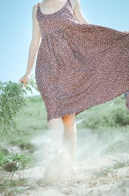 外回り中に突然の大雨一雨宿